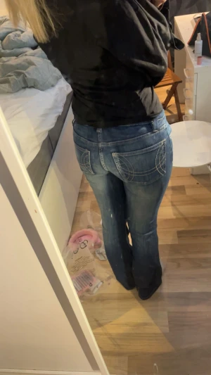 Lågmidjade jeans  - Super snygga lågmidjade jeans från Gina med snygga fickor! Endast testade men var för snabb med att dra av lappen så kan inte lämna tillbaka då dom tyvärr var lite för små💗 nypris 499kr