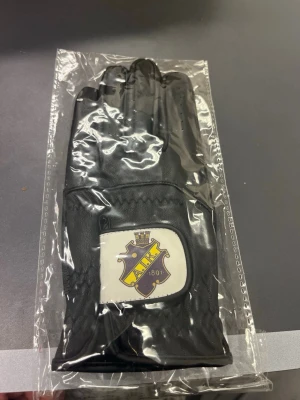 AIK golfhandske  - Storlek: Medium, small finns också.