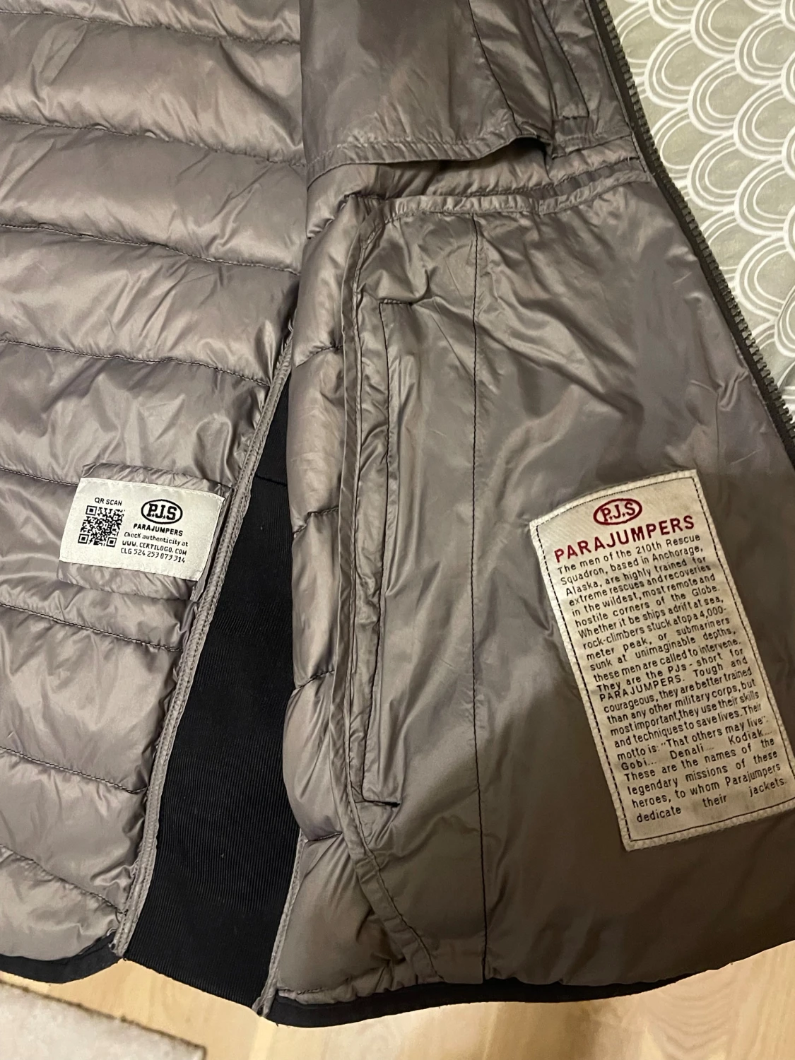 Svart dunväst från Parajumpers M - 4