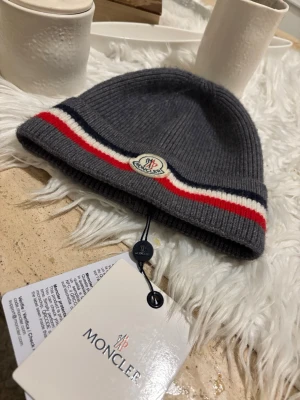 Grå mössa - Grå mössa heelt ny