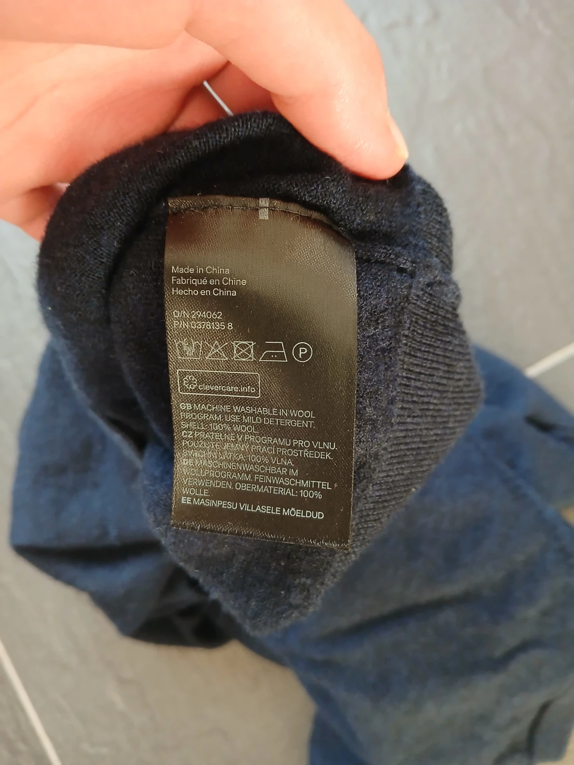 Mörkblå merinoullströja från H&M - 2