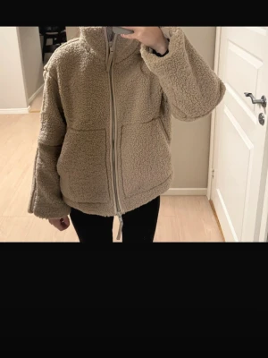 HM teddyjacka  - den populära teddyjackan från HM