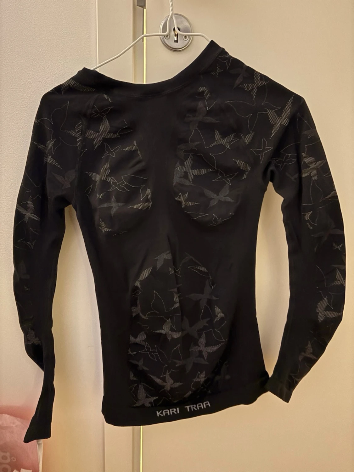 Svart träningströja Kari Traa mönstrad - 1