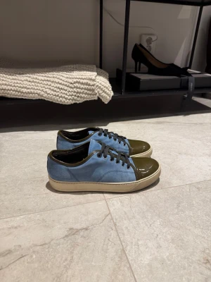 Lanvin cap toe sneaker  - |Säljer nu dessa lanvin i mycket fint skick|Skorna är storlek UK 6 passar 41|Vid eventuella frågor är du välkommen att kontakta oss|