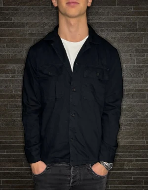 Svart Overshirt - Strl - S | Skick - 10/10 | Nypris - 900kr | Vid minsta lilla fundering är det bara att skriva🙌