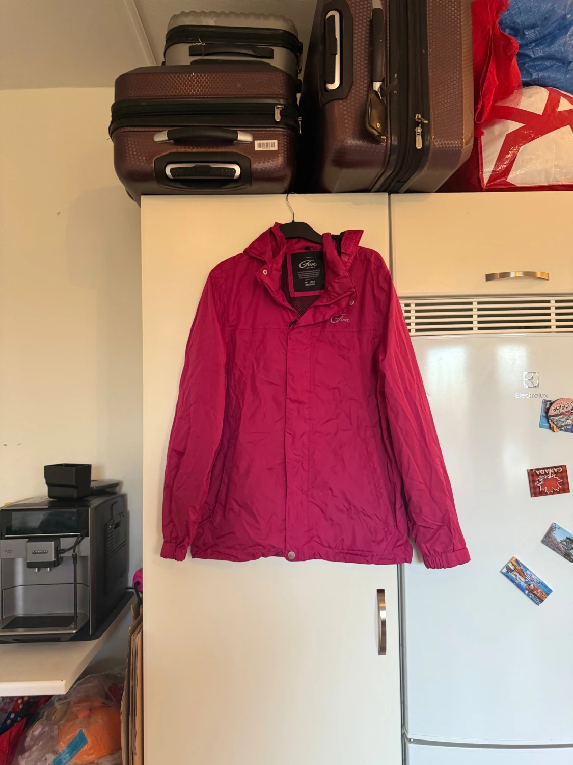 Mörkrosa vindjacka från Five