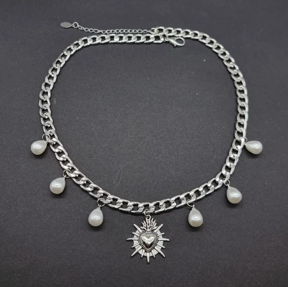 Stilfullt halsband  - 1