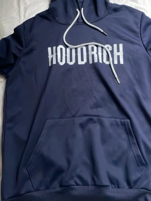Hoodrich hoodie  - Mörkblå hoodrich hoodie storlek S
