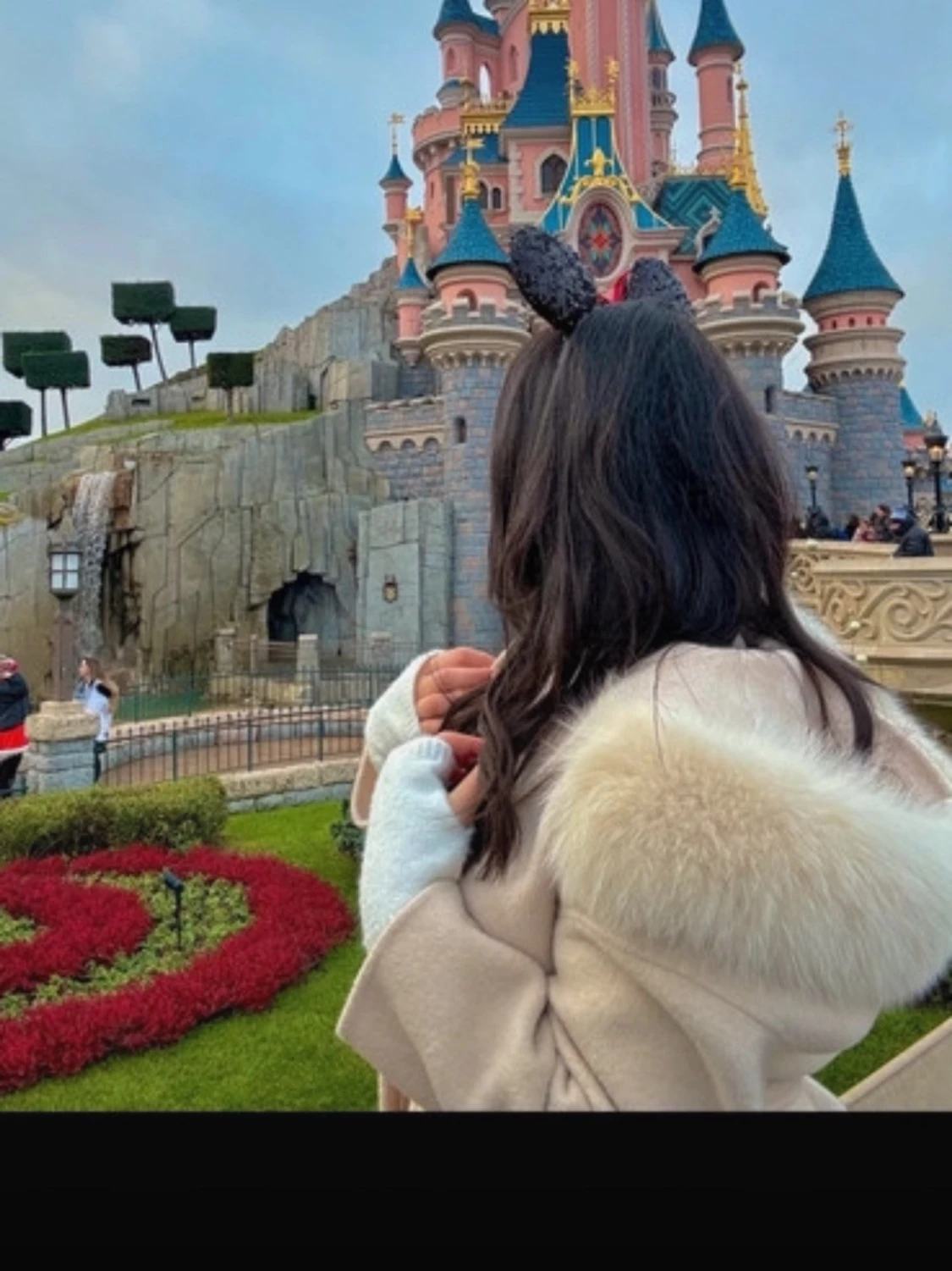 Beige kappa med fuskpäls och bälte - 2