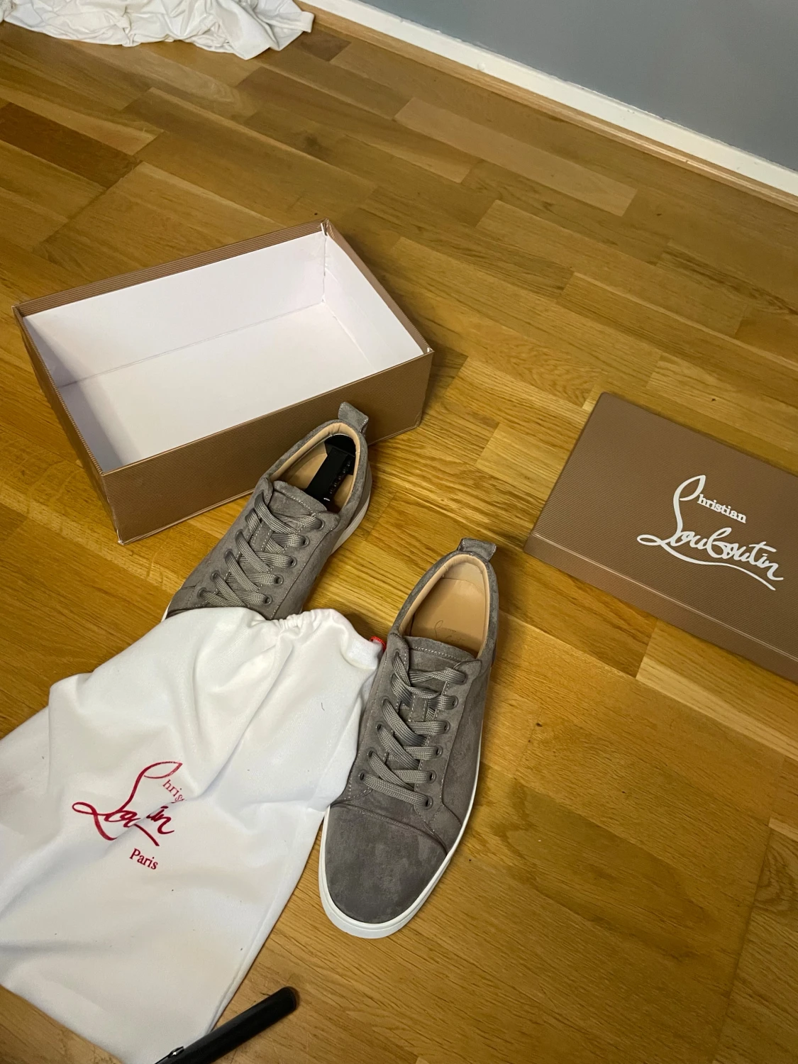 Christian Louboutin Gråa - Kan köpas 12 December! - 4