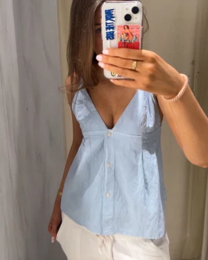 Ljusblå Zara topp - Ljusblå Zara topp 🥂 Pris kan alltid diskuteras och postar samma eller nästa dag!!