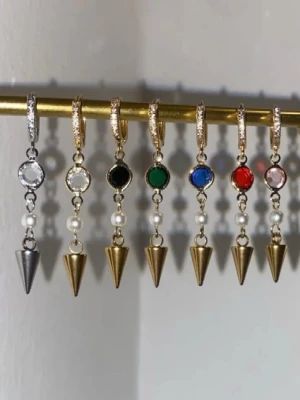 Örhängen  - Jättefina örhängen i rostfritt stål 🩷Modell ”Francesca”. Köp 1 för 69kr eller ett par för 129kr.