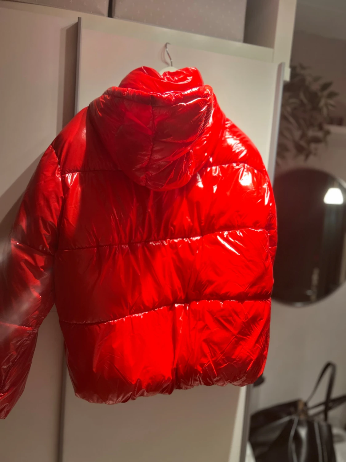 Röd pufferjacka från Vero Moda - 3