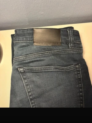 These Glory Days Slim fit jeans - Slim fit | 31/30 | Längd:100,5 cm | Skick: Mycket bra, inga defekter eller liknande | Pris: 299 kr | Kom privat för minsta lilla fundering 