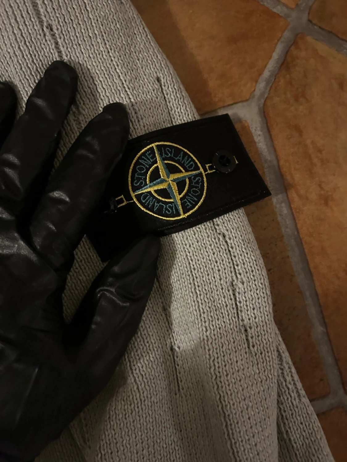 Ljusgrå stickad kofta från Stone Island - 2