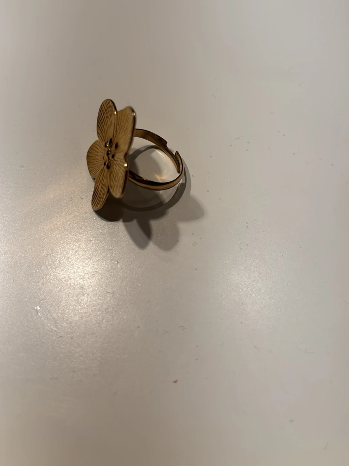 Guldfärgad blomring med struktur - 2