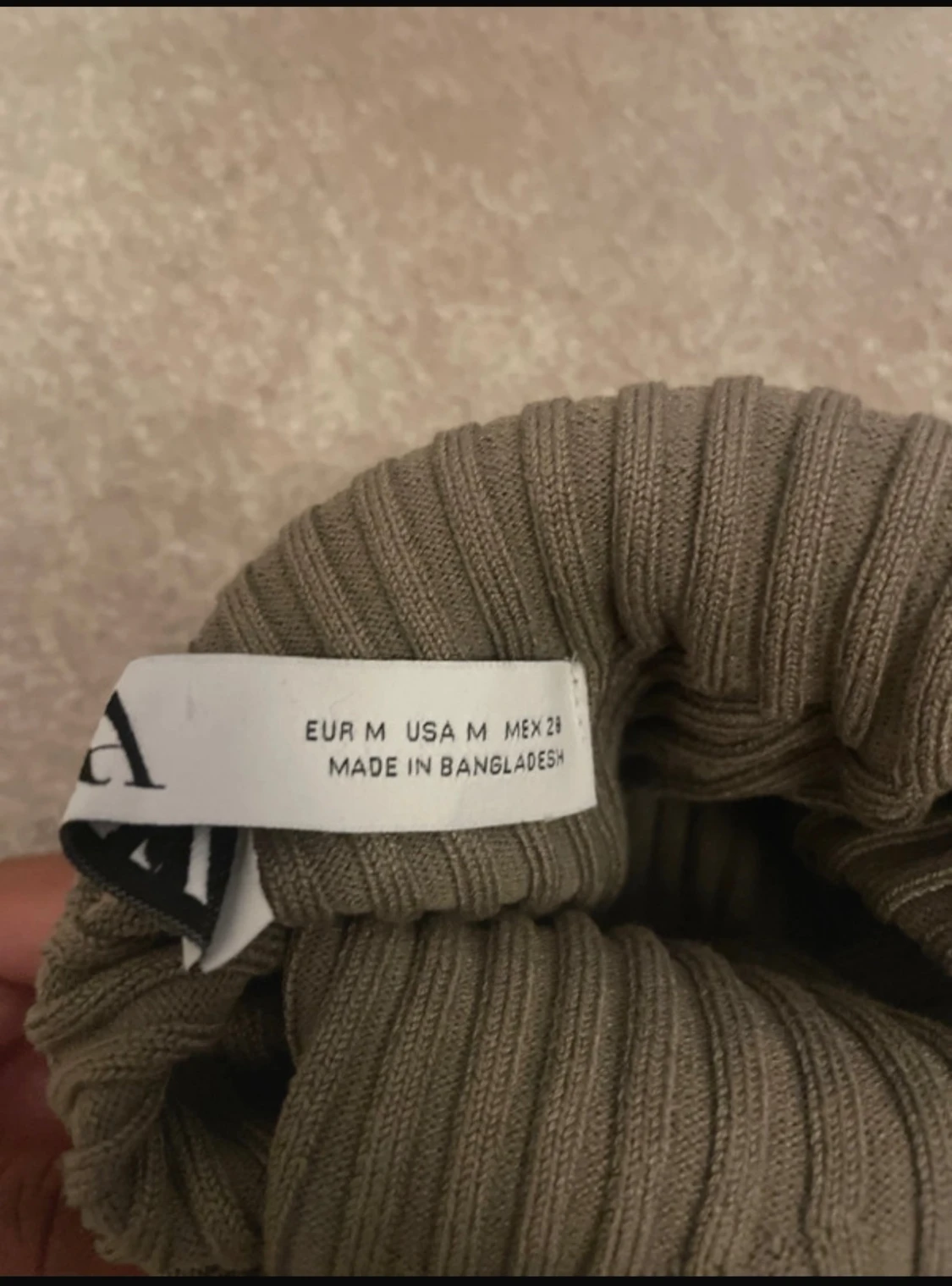 Ribbad beige polotröja från Zara - 1