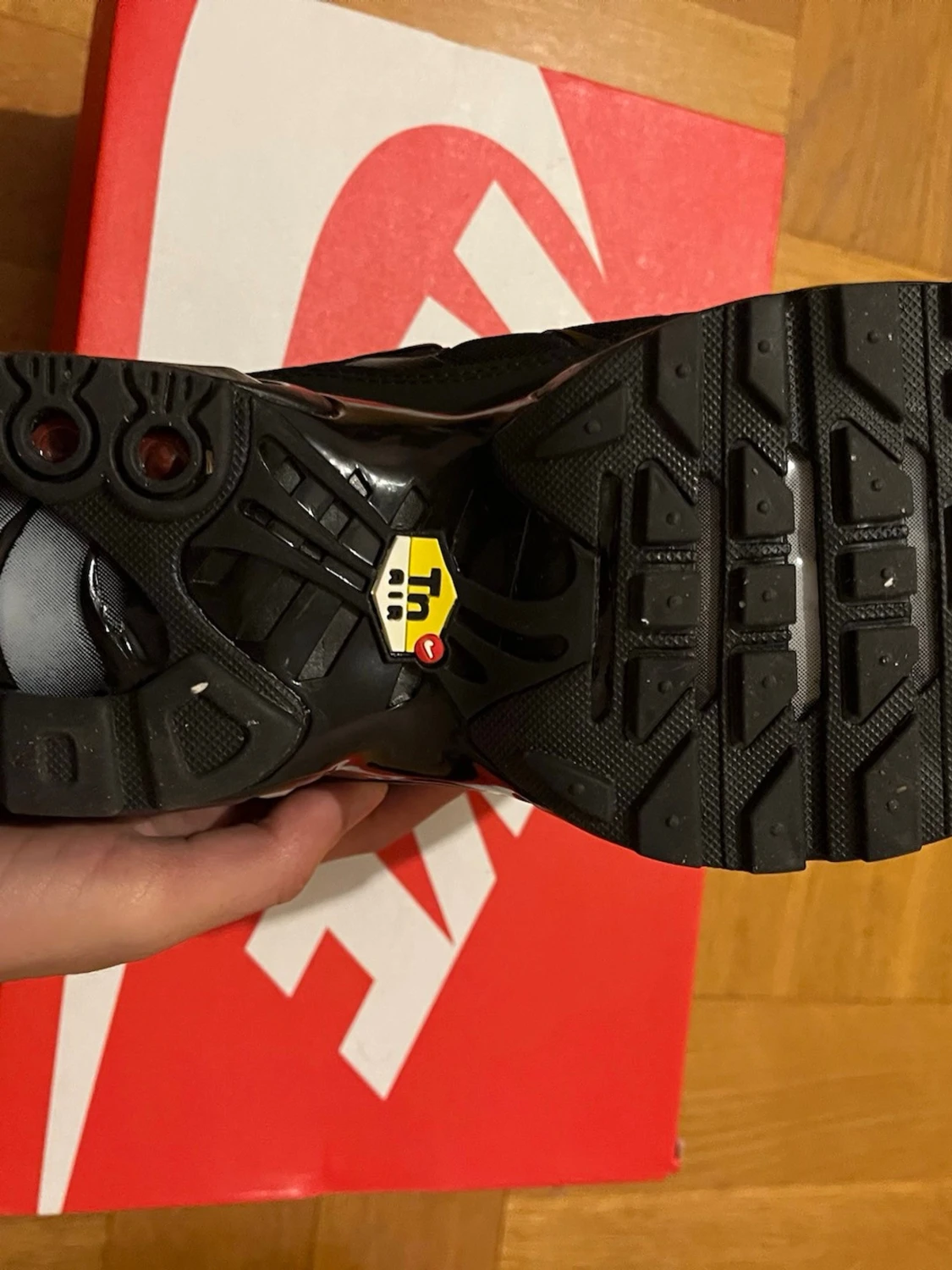 Niiiike tn skor storle 43 bara ett par  - 1