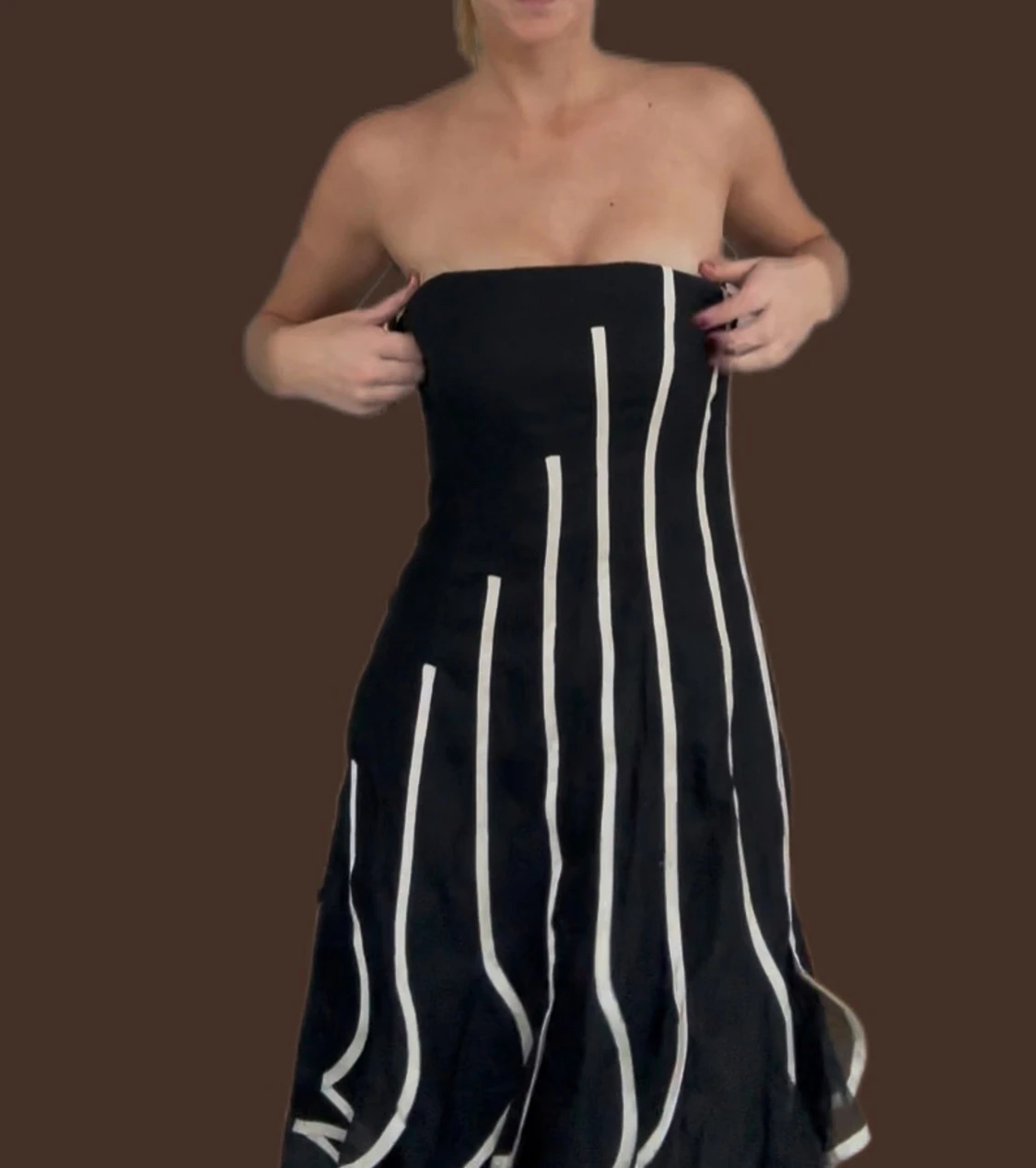 Elegant sidenklänning helt ny med prislapp  - 1