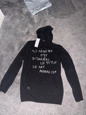 Cashmere hoddie från monalto - Oanvänd cashmere hoodie från monalto, tröjan passade inte mig så därför säljer jag den