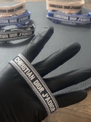 Dior Armband - Helt nya Dior armband, 99kr styck, 2 för 185 BLÅ SLUTSÅLD ❌