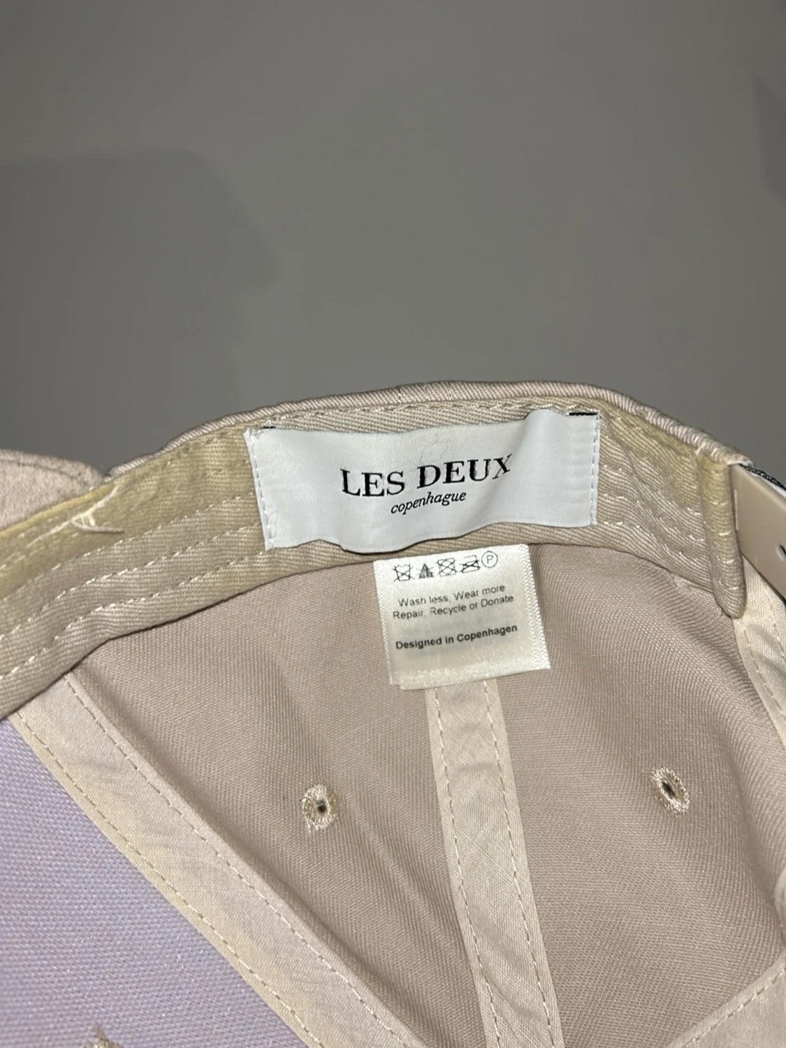 Beige keps med gul brodyr II - 4