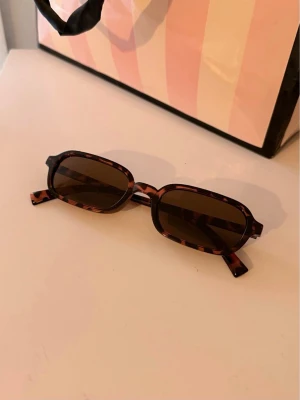 Solglasögon - Helt nya aldrig använda. 