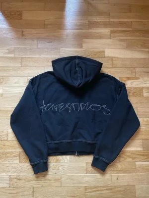 Acne Studios Zip Hoodie - Acne Studios Huvtröja med dragkedja. Storlek S. Superfint skick, inga skavanker. Unikt plagg från Acne. 
