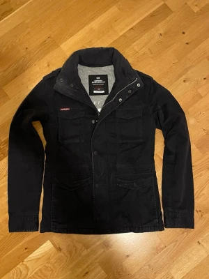 superdry field jacket - riktigt fet jacka från superdry, Stolek s. Hör av dig om mer frågor! 🙌