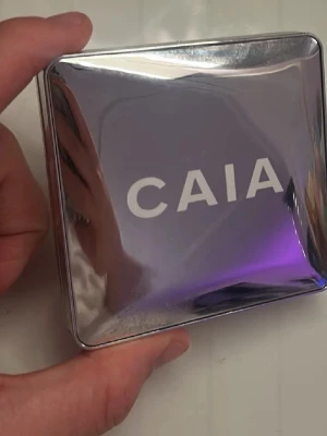 CAIA  puder - Caia puder, knappt använd och mycket bra skick 