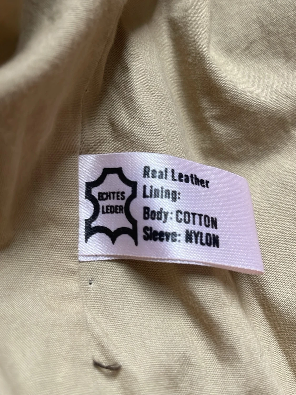 Brun skinnjacka med beige ärmar