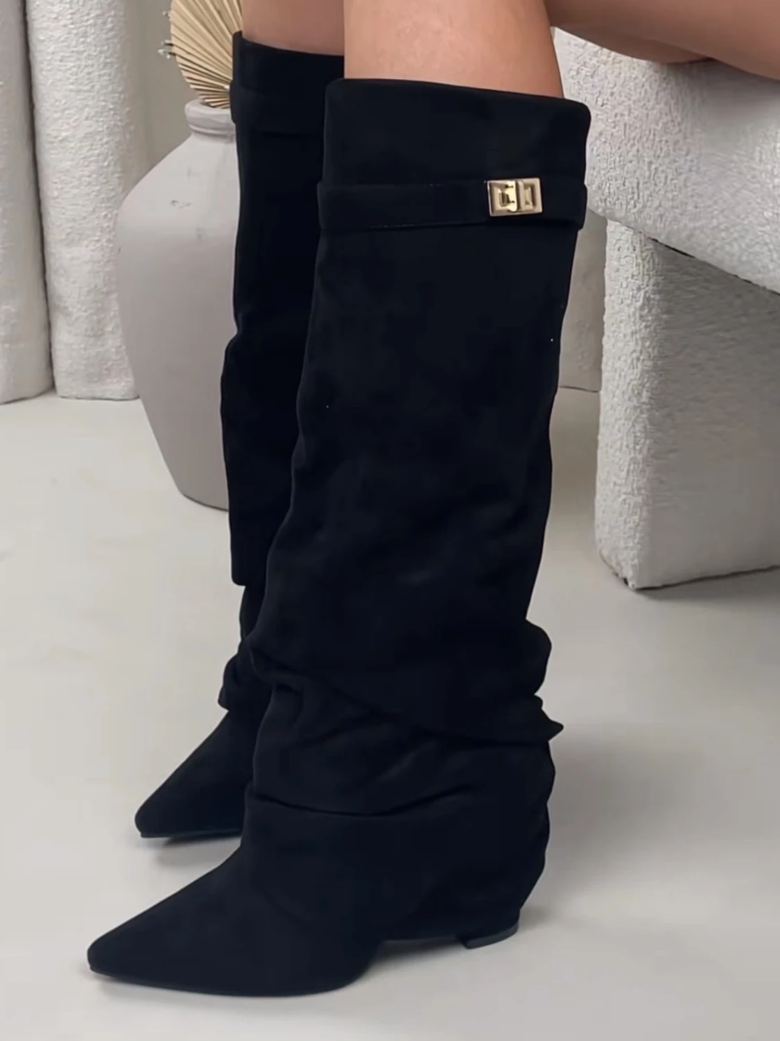 Svarta höga klack stövlar i mocka - 3