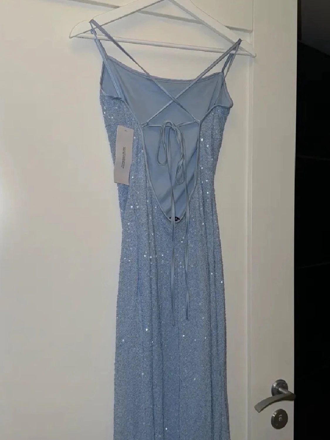 Blå glittrig klänning - 2