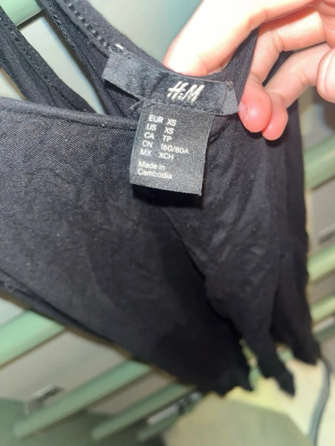 Svart ärmlös linnetopp med knyt - 2