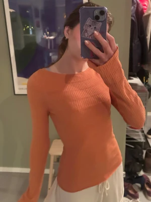 Snygg tröja - Från &other stories, inte använd så mycket så bra skick! Jättefin textur/mönster och lite utsvängda armar🧡☺️