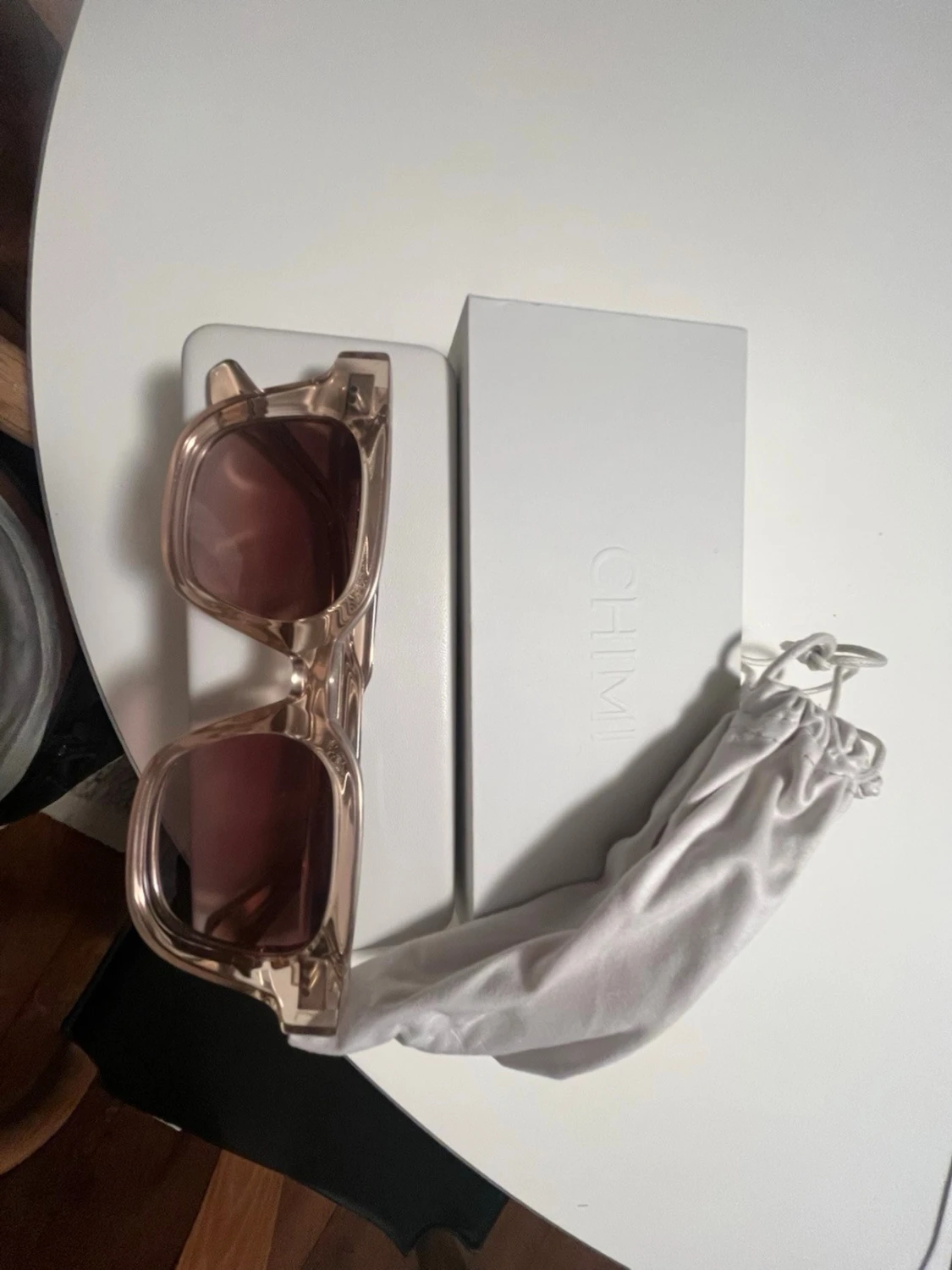 Beige solglasögon från Chimi - 1