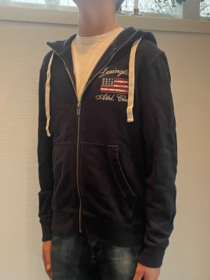 Lexington full zip tröja  - Lexington full zip tröja | pris:499kr| storlek: M| skick:9,8/10| hör av dig vid minsta lilla fundering eller fråga|