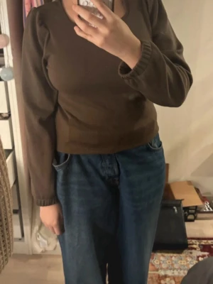 Brown shirt - Perfectly stretched and very comfortable. Pretty new! 