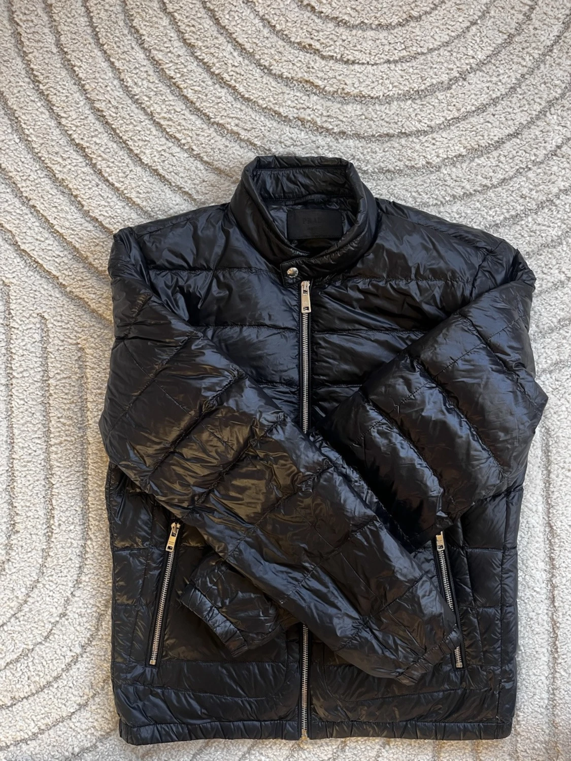 Svart dunjacka från Prada - 5