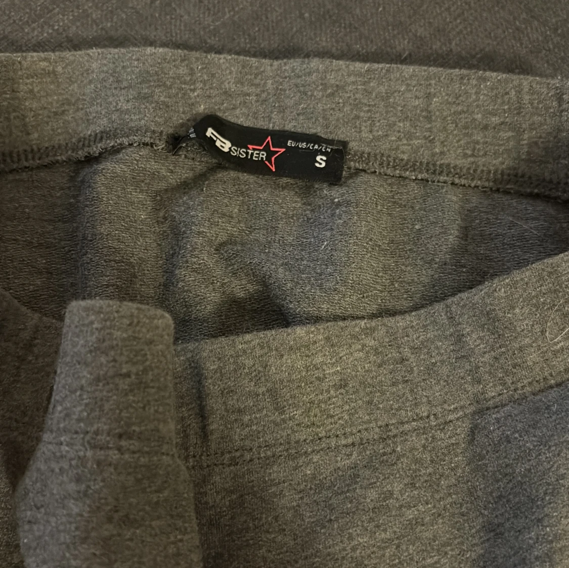 Mörkgrå kortkjol från FB Sister - 1