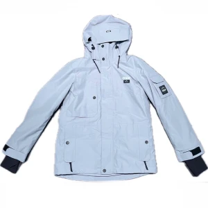 Dope Adept W Snowboarding/Skidjacka Baggy Ljusblå - Säljer denna feta jackan pga att jag inte åker skidor längre! Den är nästan som ny, med inga märkbara tecken av slitage. Nypris 2300, och priset är väldigt diskuterbart! 🌟