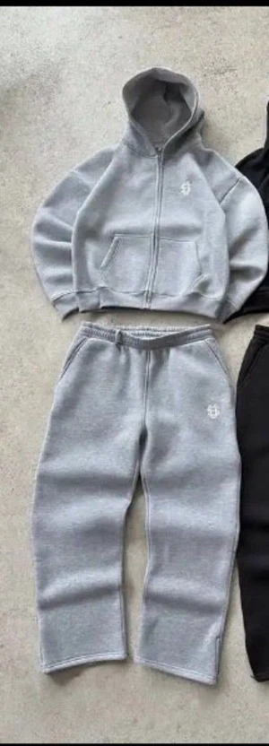  Tracksuit kofta & byxa beautiful brand new - Bought 2 selling 1 brand new in packet 