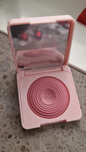 Caia Glow Blush Raspberry Passion - Endast testad. Fast pris. 