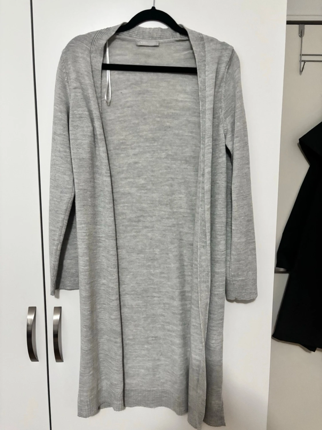 Lång grå kofta i mjukt material