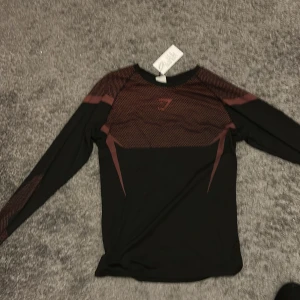 Gymshark onyx v5 longsleeve  - Röd onyx v5 longsleeve storlek L helt ny 