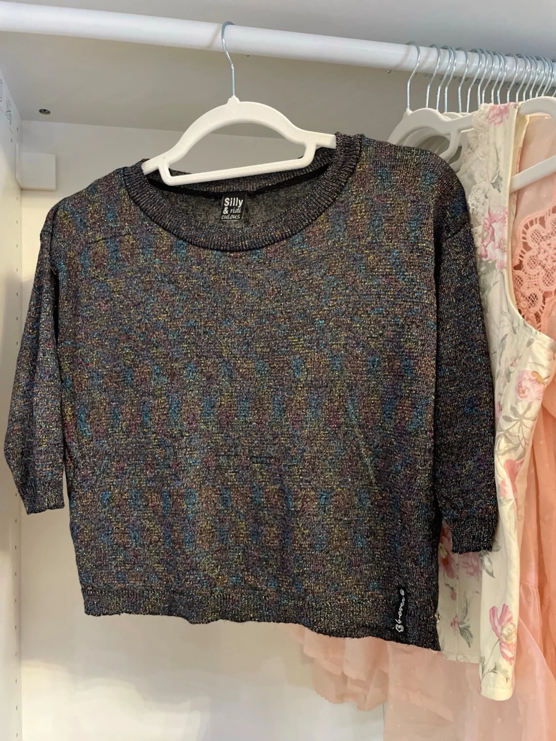 Stickad glittrig tröja