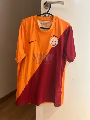 Galatasaray T-shirt  - En Galatasaray T-shirt,storlek M