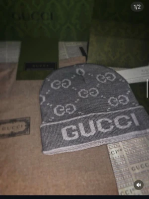 Mössa  - En jättefin vacker mössa helt ny oanvänd 