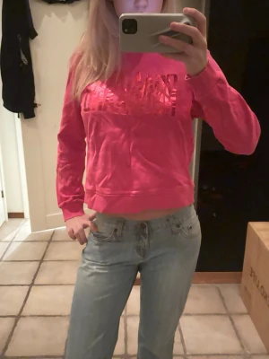 College tröja - Rosa röd college tröja från Mads nordgaard