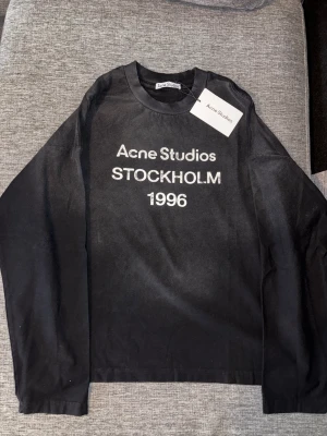Acne studios långärmad tröja - Oanvänd fin långärmad tröja från acne studios, lapparna finns kvar